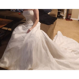 Never Used Mon Cheri Bridal Wedding Dress Ivory Lace Button Closure